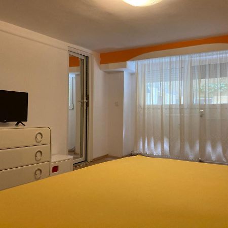 Ultracentral Apartment Near Moscovitz Palace Oradea Exterior foto